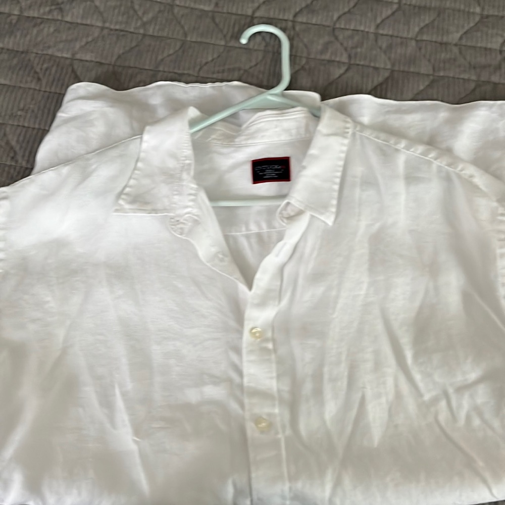 Men’s untuckit white linen shirt